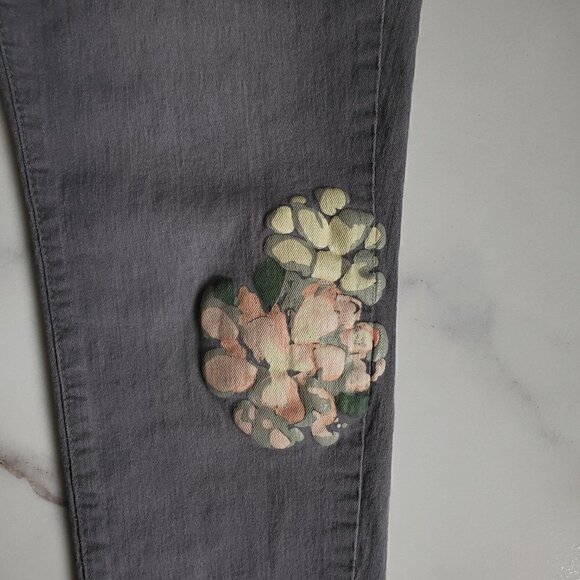 Catherine Malandrino Gray Denim Skinny Jeans with Floral Art - Picture 6 of 14